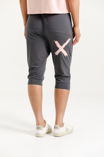 3/4 Apartment pants Graphite with Blossom X