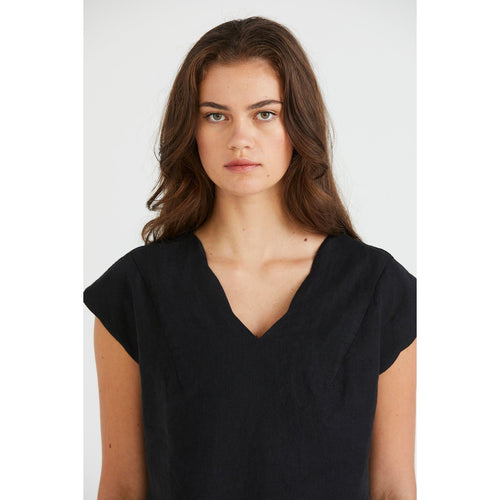 Scallop top black - By Design Fashions